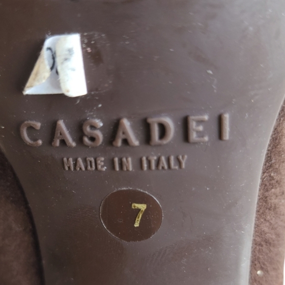 Casadei Made In Italy Suede Ankle Booties. - Picture 8 of 9